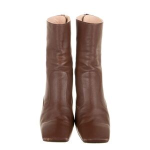 Fendi women’s brown leather ankle boots